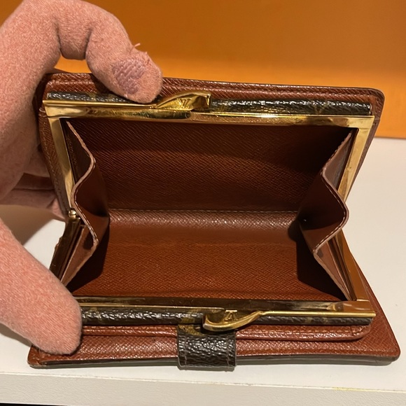 Louis Vuitton Kisslock Wallet - Picture 3 of 13